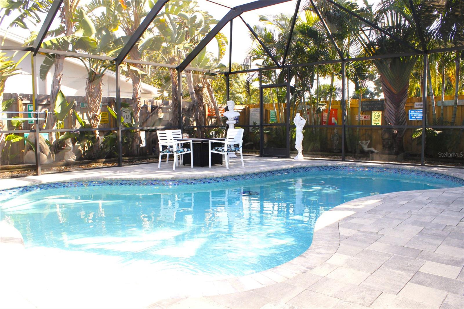 Listing photo id 46 for 3201 45th Street N