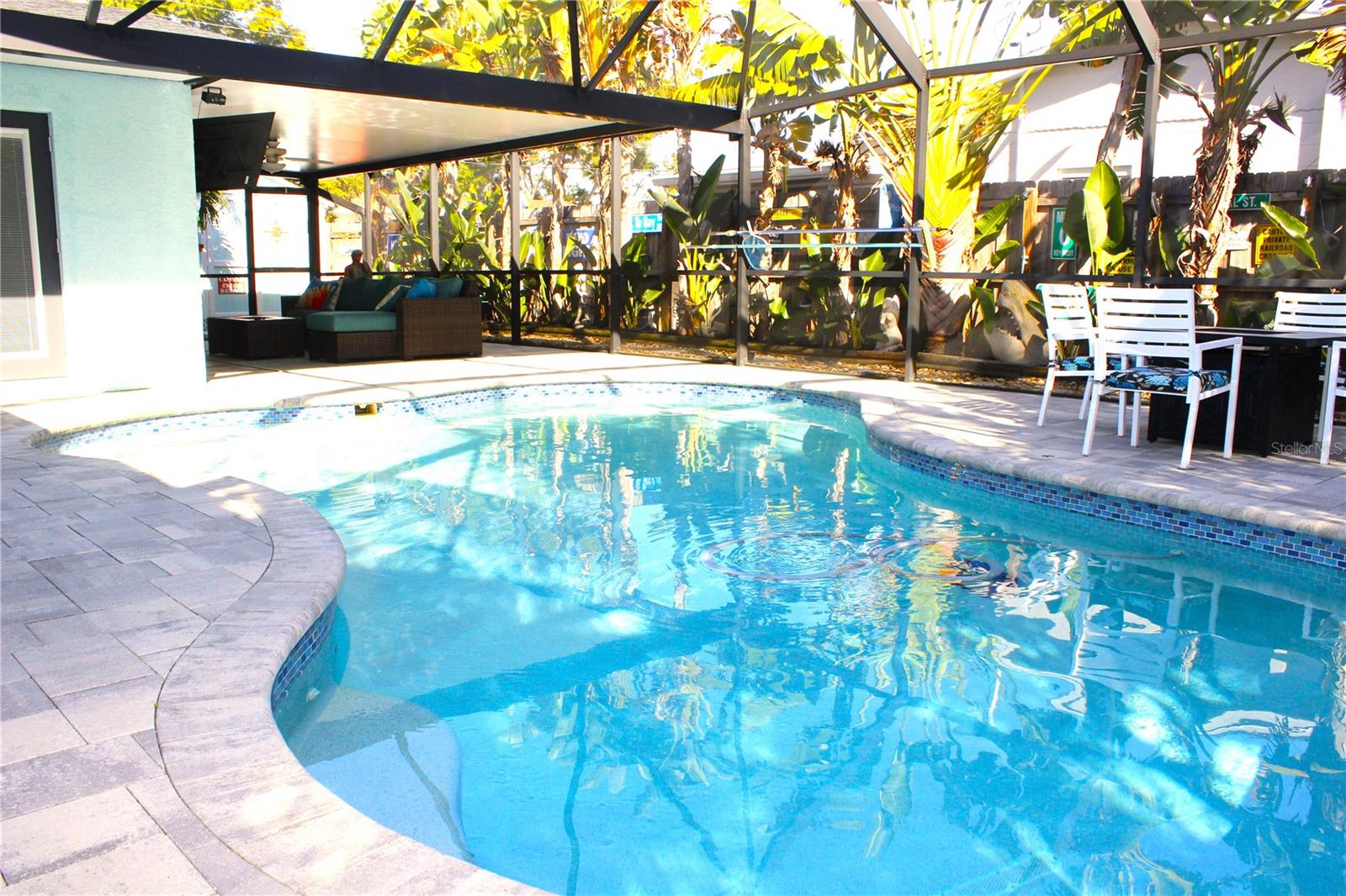 Listing photo id 47 for 3201 45th Street N