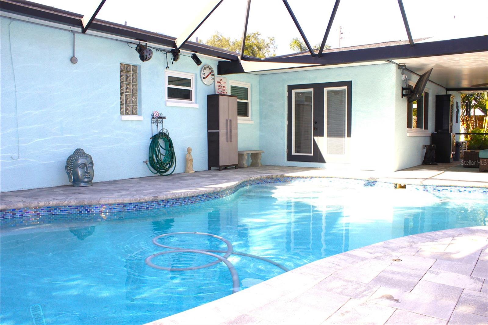 Listing photo id 48 for 3201 45th Street N