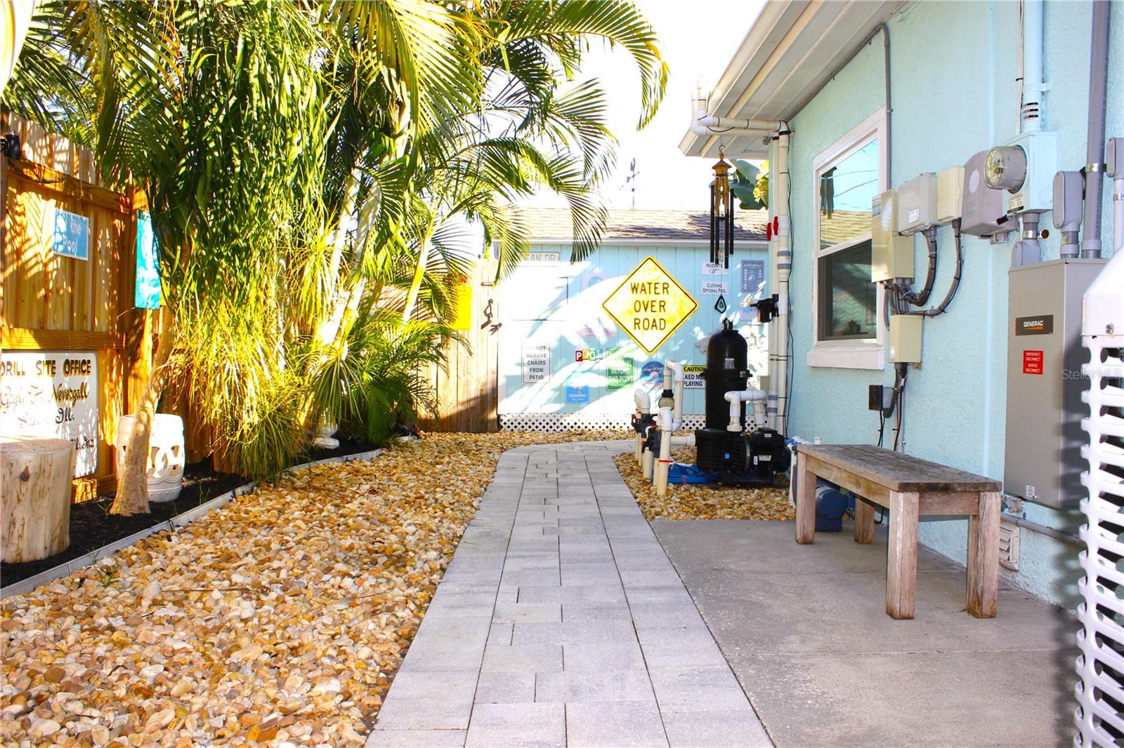 Listing photo id 49 for 3201 45th Street N