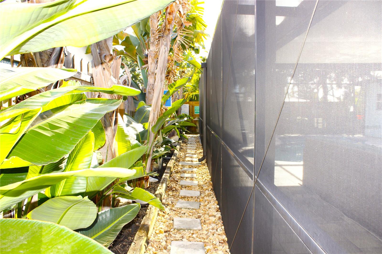 Listing photo id 51 for 3201 45th Street N