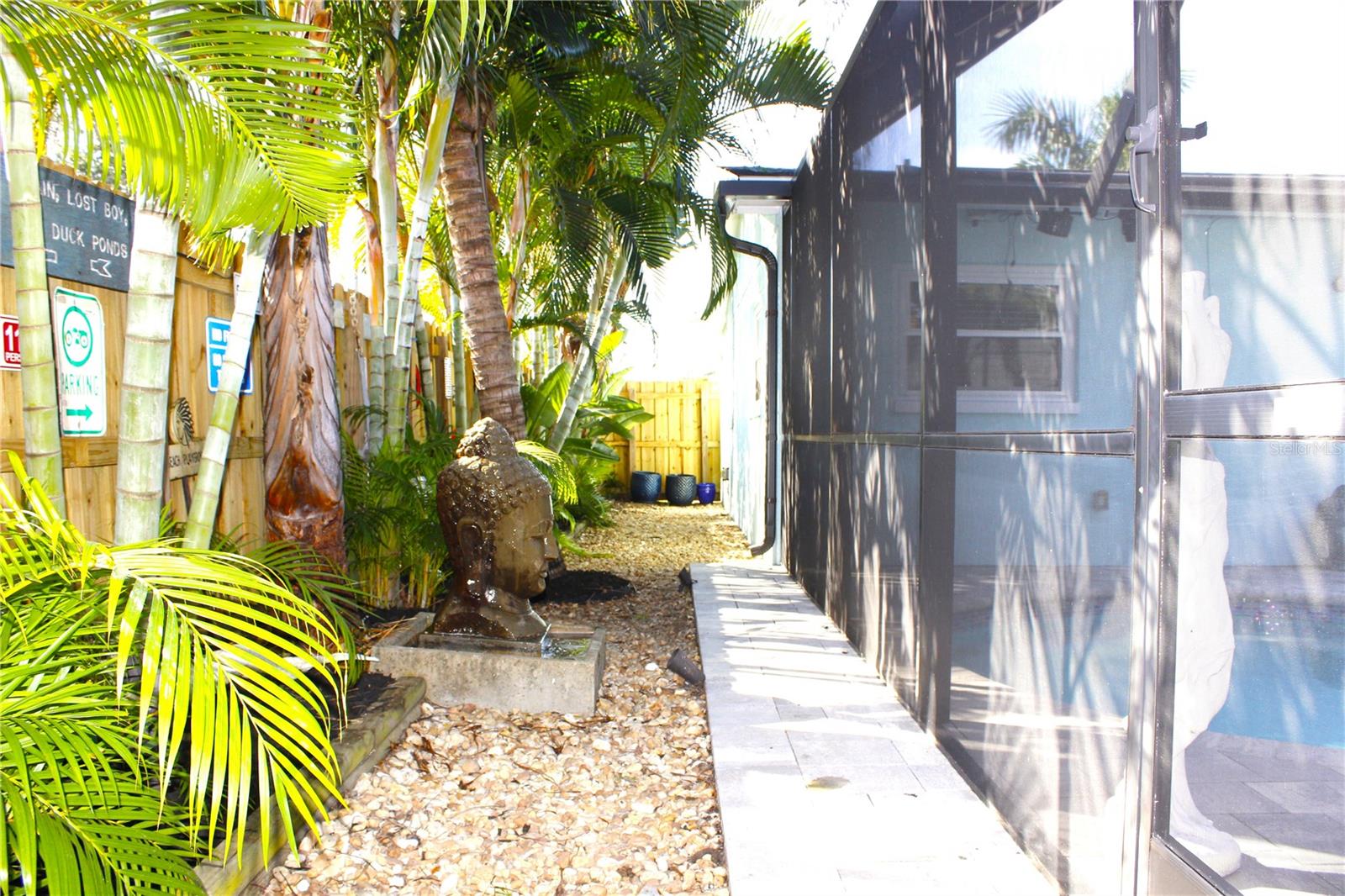 Listing photo id 52 for 3201 45th Street N