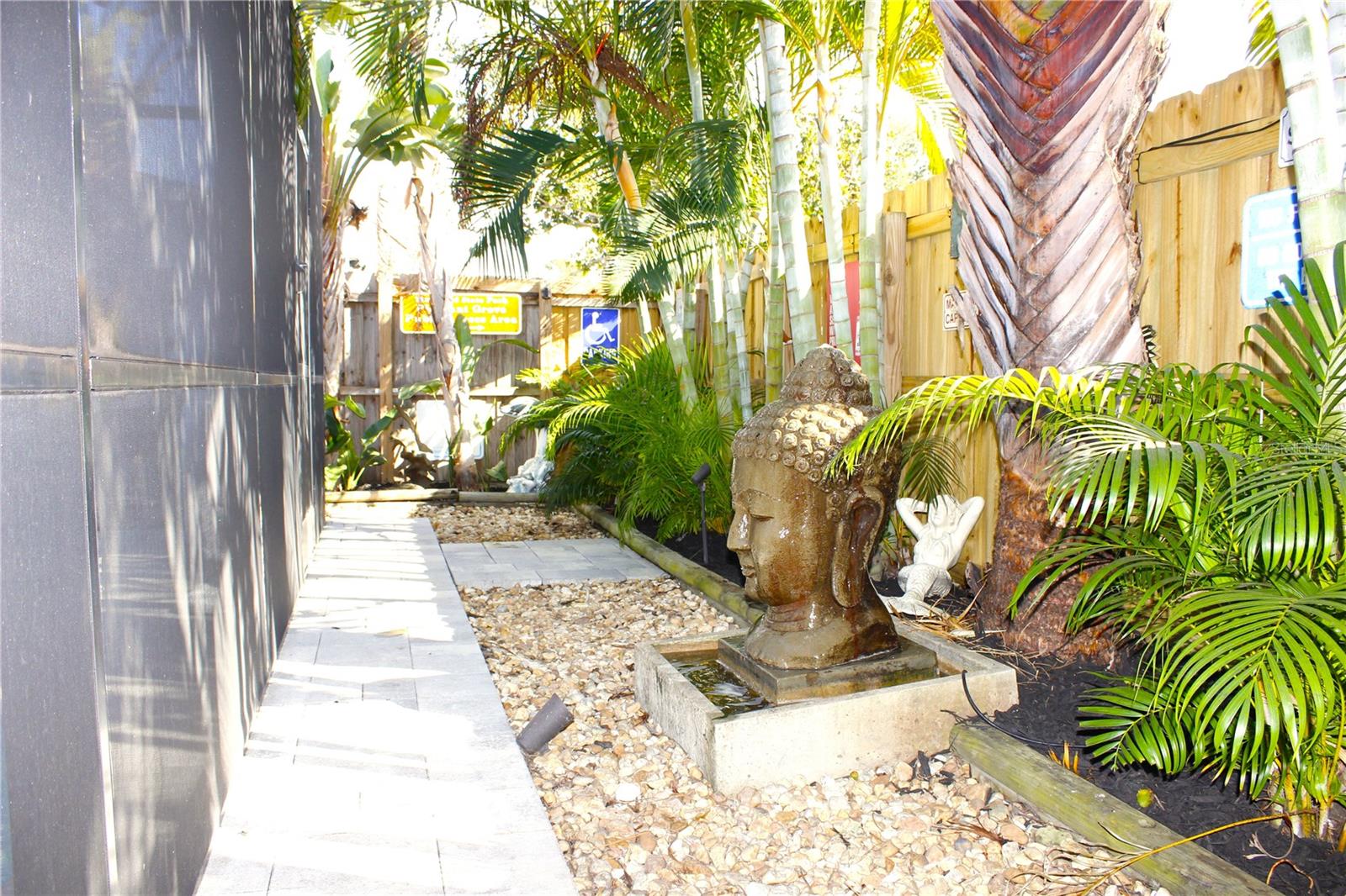 Listing photo id 54 for 3201 45th Street N