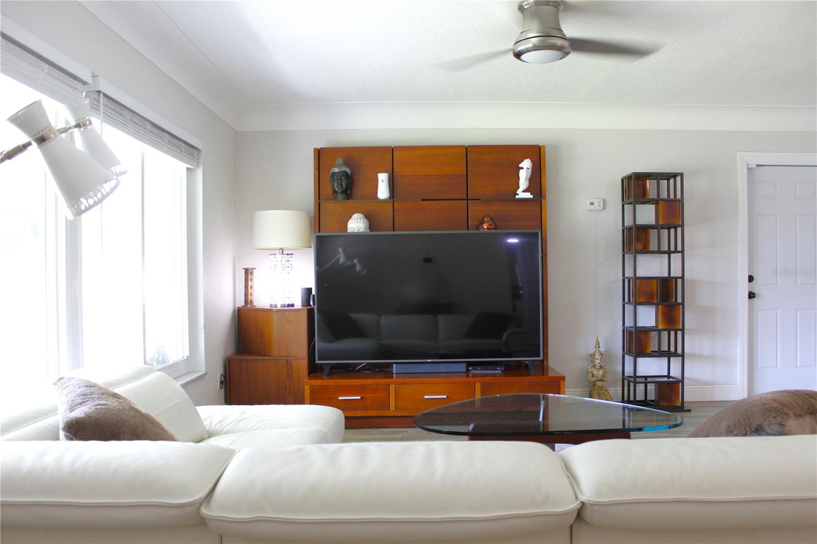 Listing photo id 7 for 3201 45th Street N