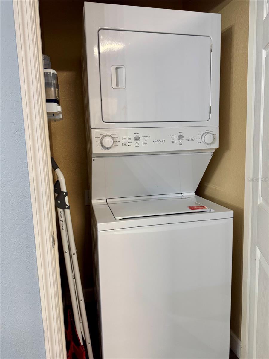 Image 16 of 19 For 3175 Feltrim Place 402