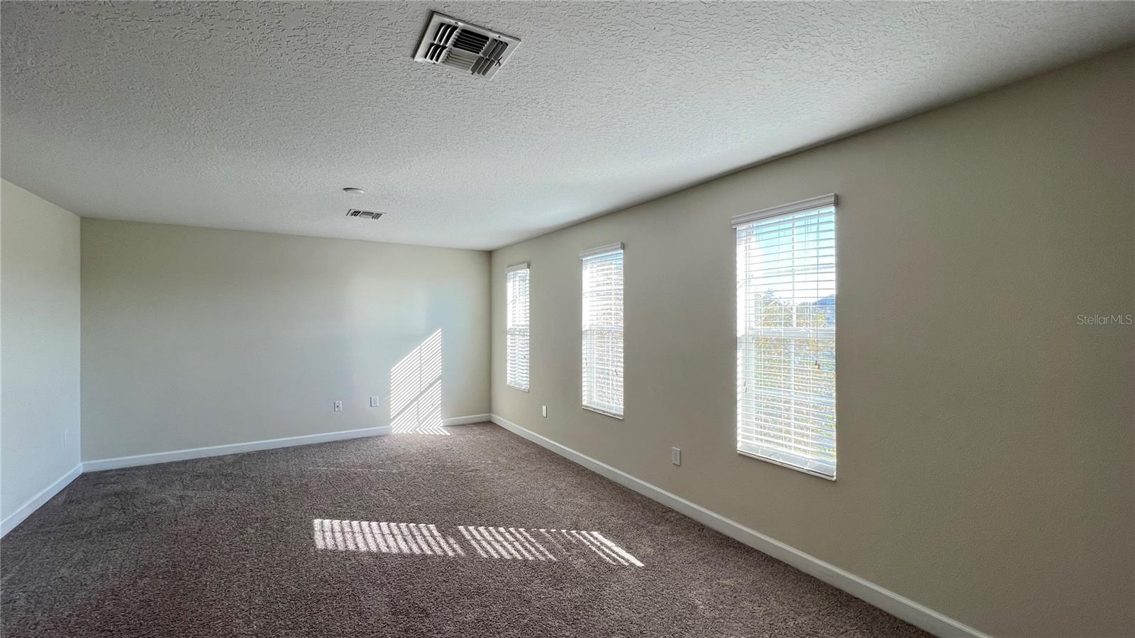 Image 17 of 49 For 15079 Evergreen Oak Loop