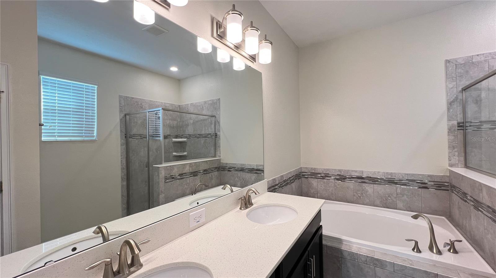 Image 21 of 49 For 15079 Evergreen Oak Loop