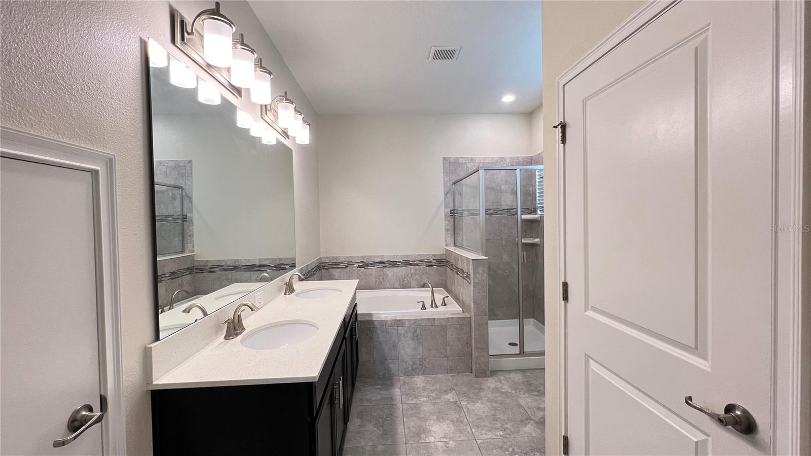 Image 23 of 49 For 15079 Evergreen Oak Loop