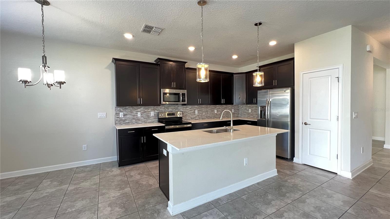 Image 34 of 49 For 15079 Evergreen Oak Loop