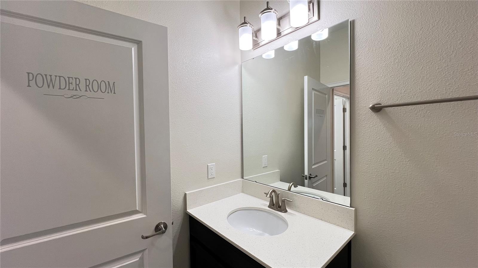 Image 39 of 49 For 15079 Evergreen Oak Loop