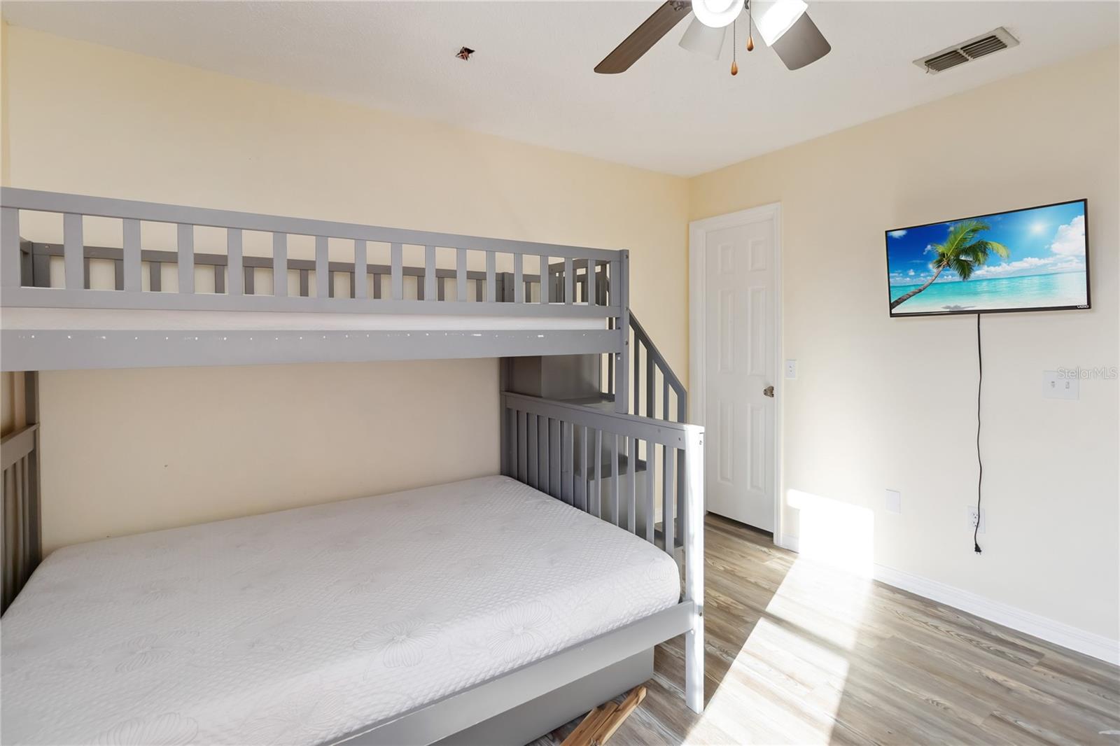 Image 24 of 30 For 129 Mediterranean Court