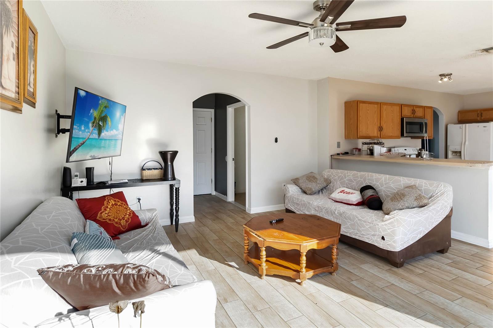 Image 9 of 30 For 129 Mediterranean Court