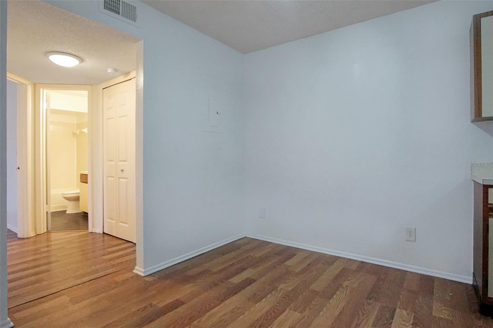 Image 6 of 17 For 2202 Cascades Boulevard 104