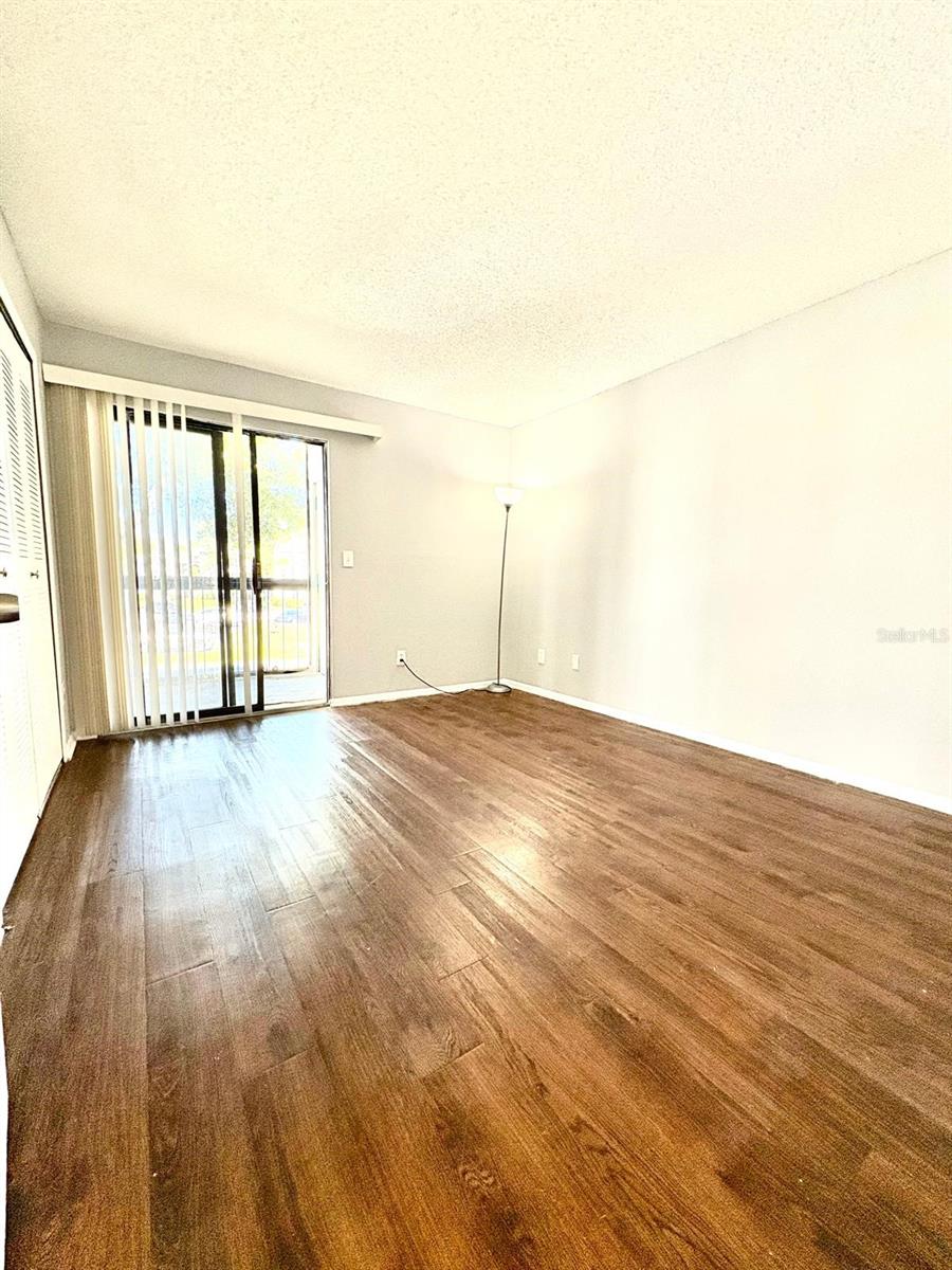 Image 11 of 12 For 2102 Cascades Boulevard 205