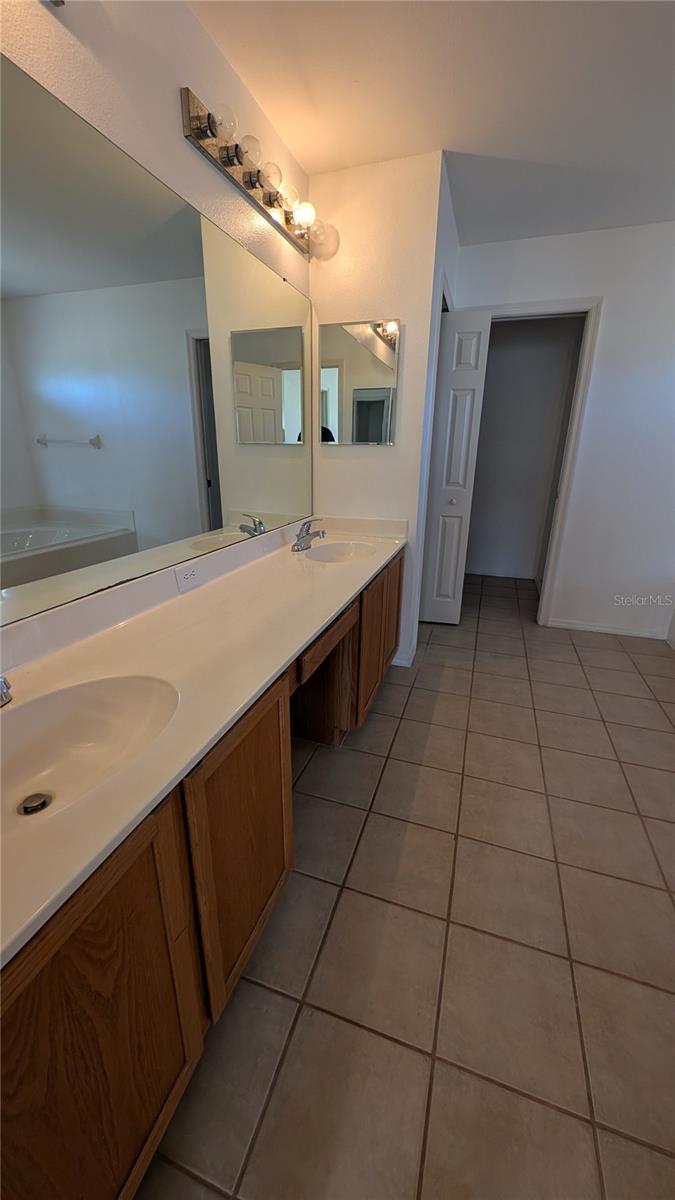 Image 22 of 42 For 840 Lake Biscayne Way