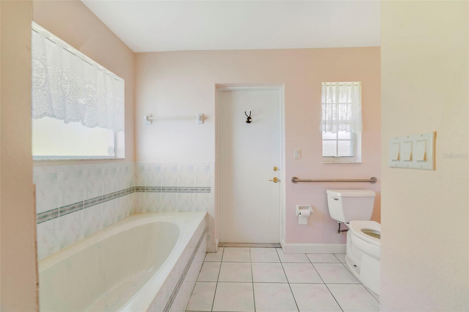 Image 11 of 21 For 3371 Earle Court