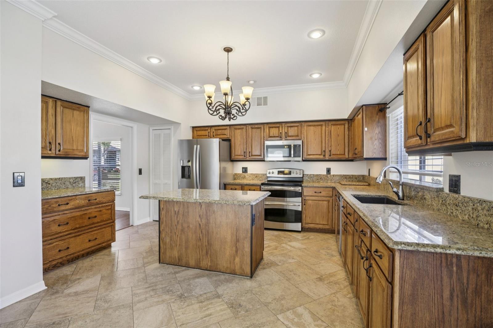 Image 5 of 58 For 14409 Stamford Circle