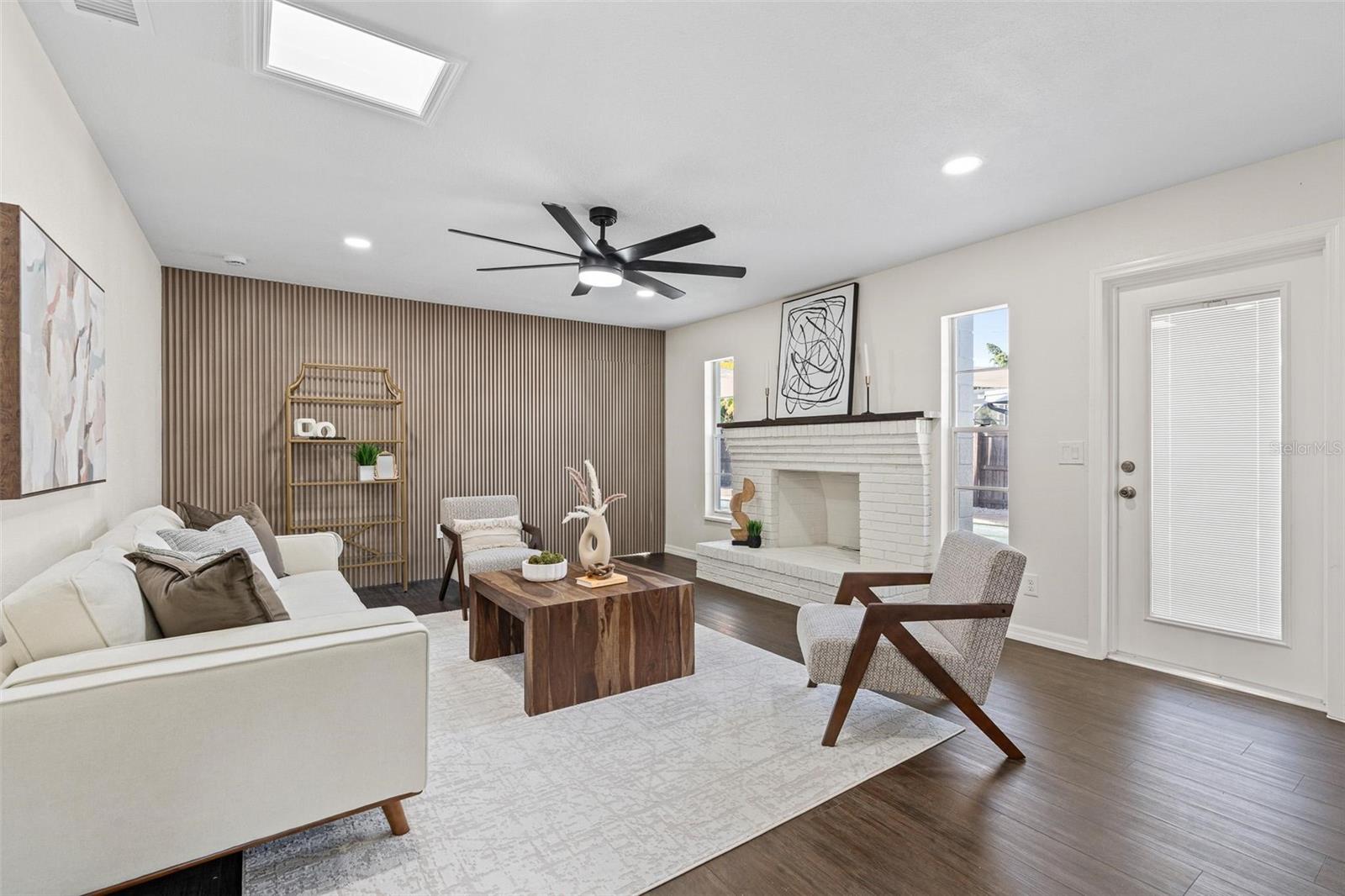 Image 2 of 49 For 812 Arlington Boulevard