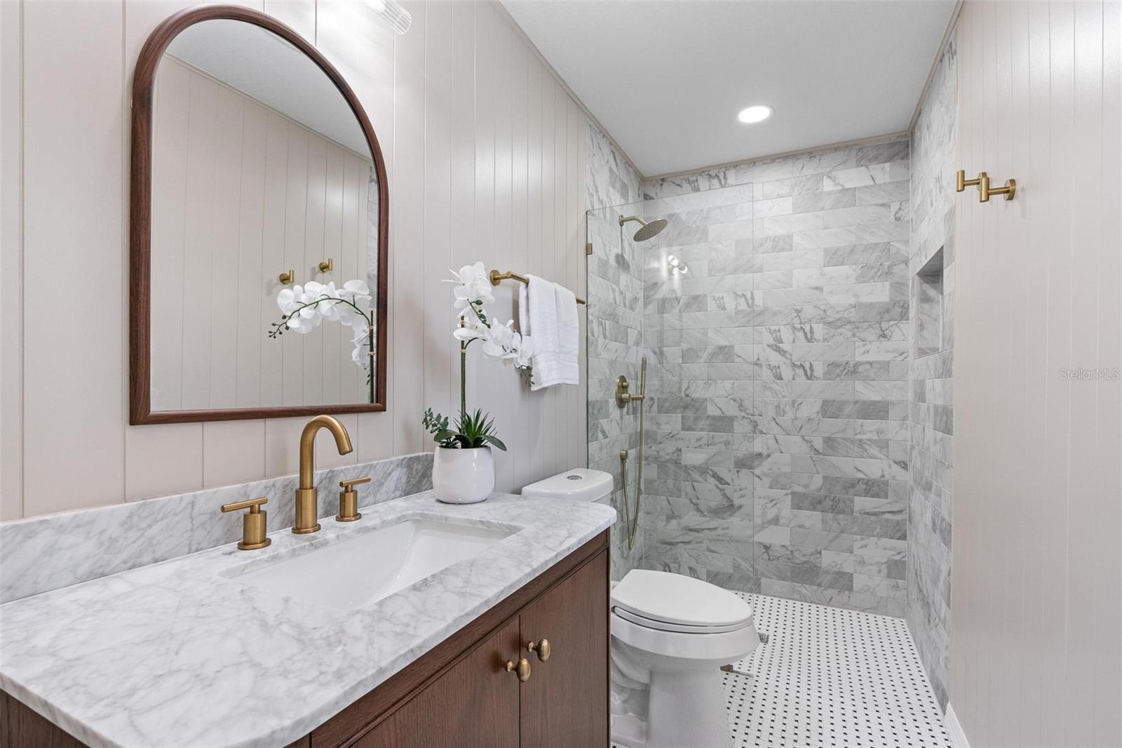 Image 25 of 49 For 812 Arlington Boulevard