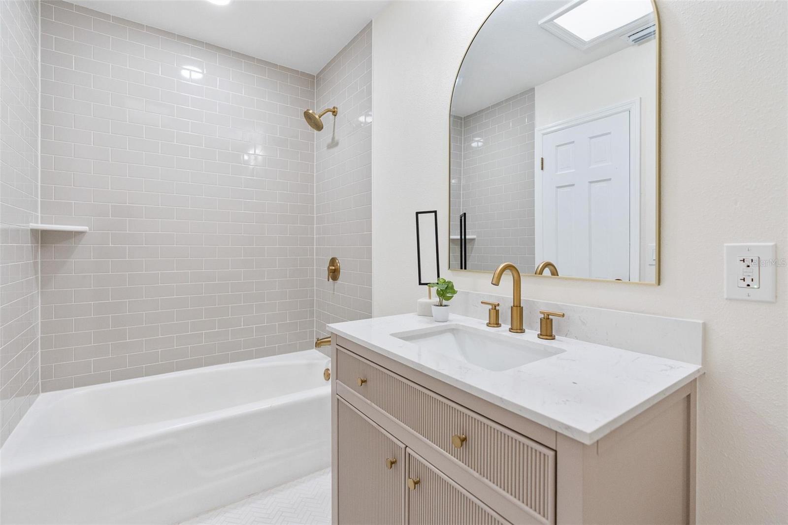 Image 29 of 49 For 812 Arlington Boulevard