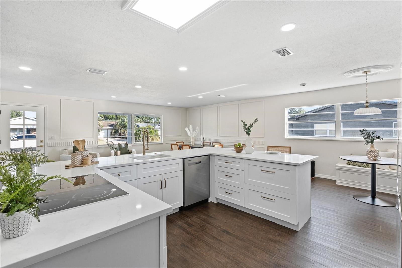 Image 3 of 49 For 812 Arlington Boulevard