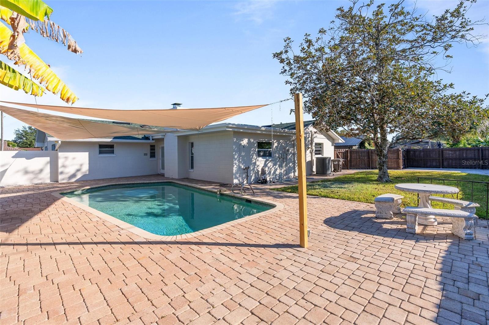 Image 34 of 49 For 812 Arlington Boulevard