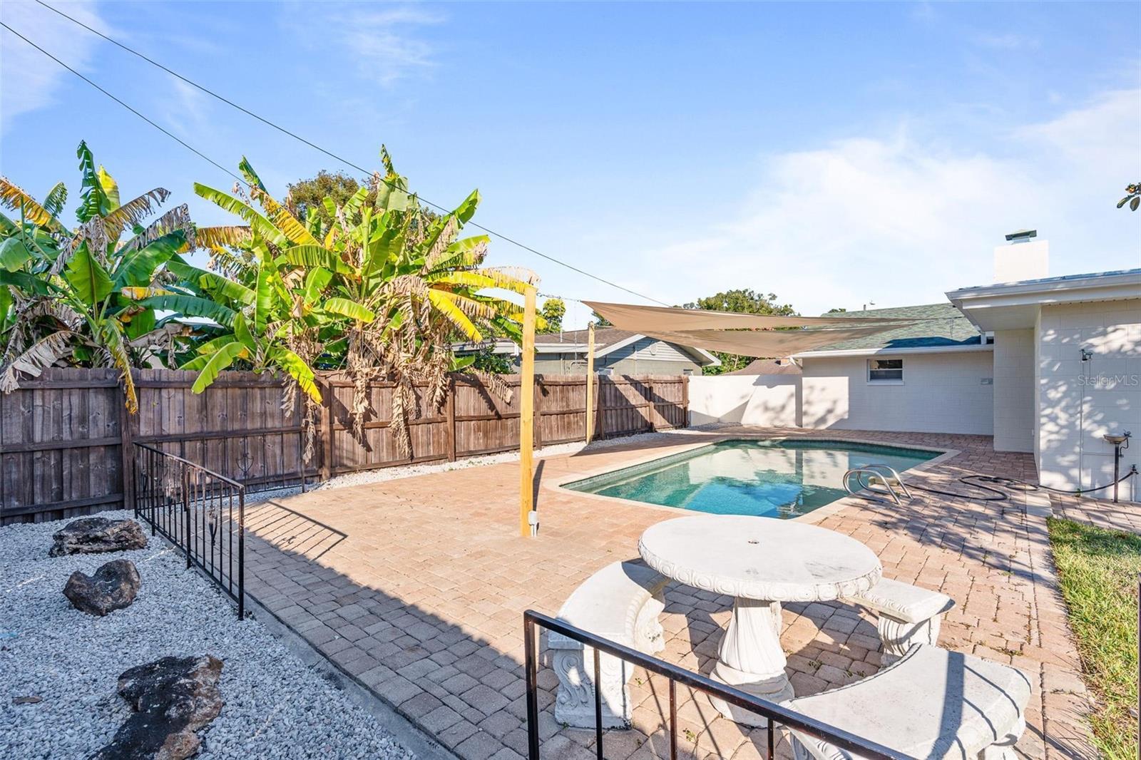 Image 35 of 49 For 812 Arlington Boulevard