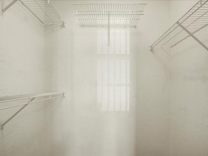 Image 19 of 37 For 1585 Oakview Circle, Se