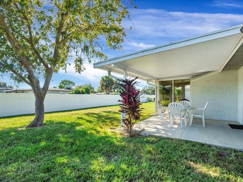 Image 23 of 37 For 1585 Oakview Circle, Se