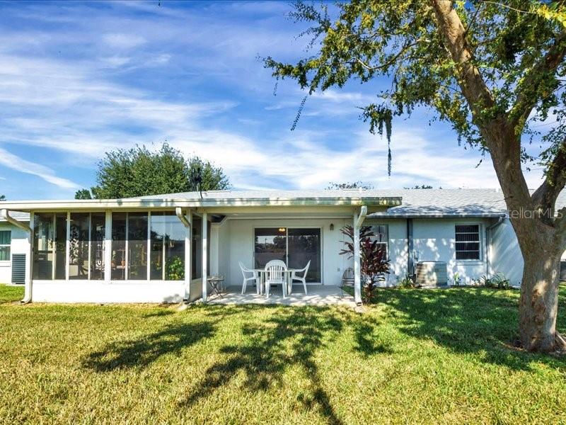 Image 24 of 37 For 1585 Oakview Circle, Se