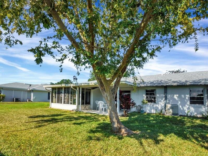 Image 25 of 37 For 1585 Oakview Circle, Se