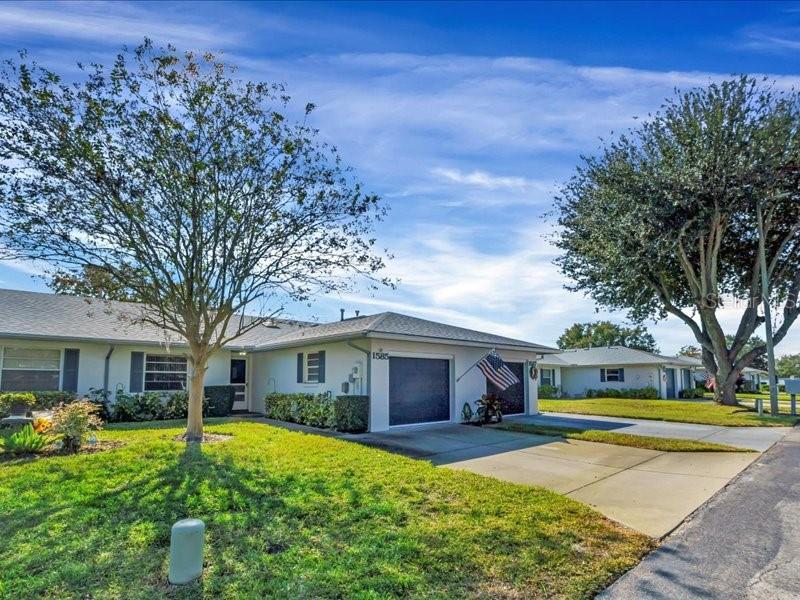 Image 27 of 37 For 1585 Oakview Circle, Se