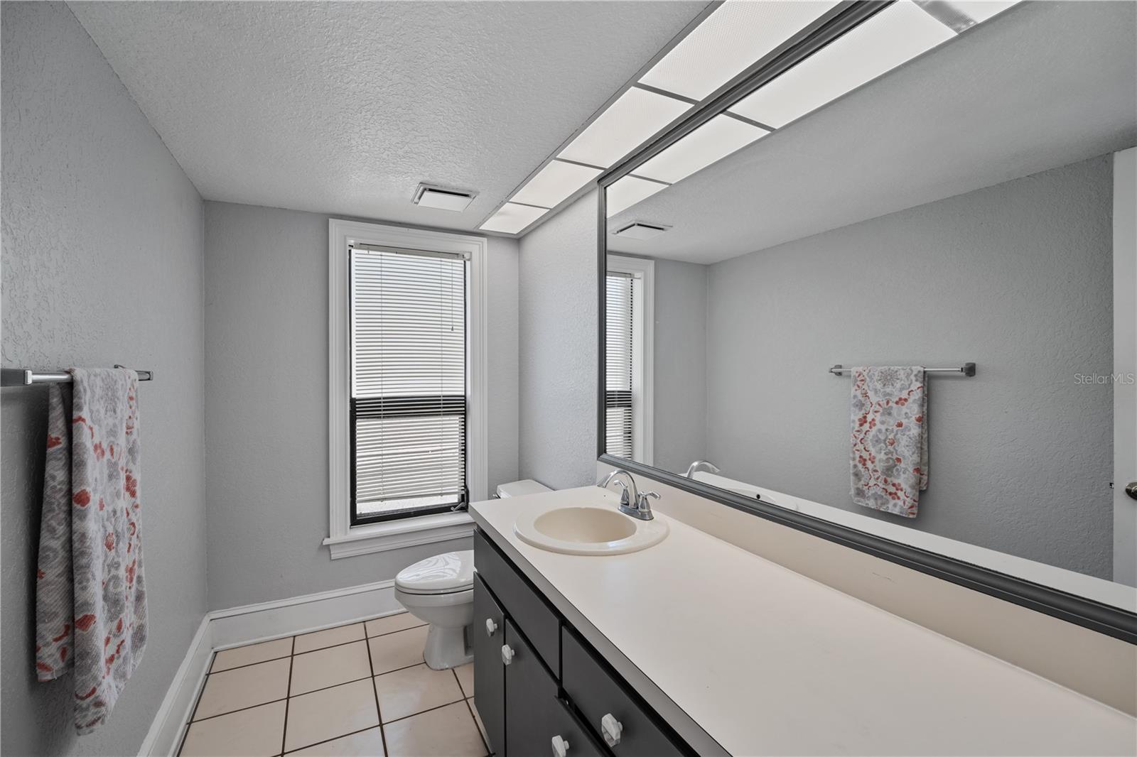 Image 16 of 50 For 11210 Elderberry Court