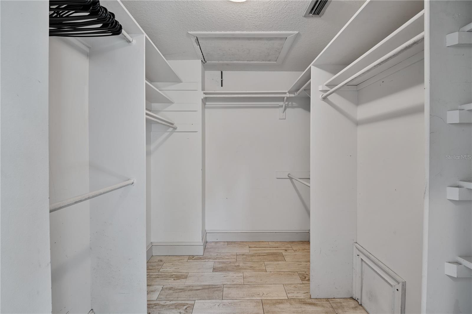 Image 23 of 50 For 11210 Elderberry Court