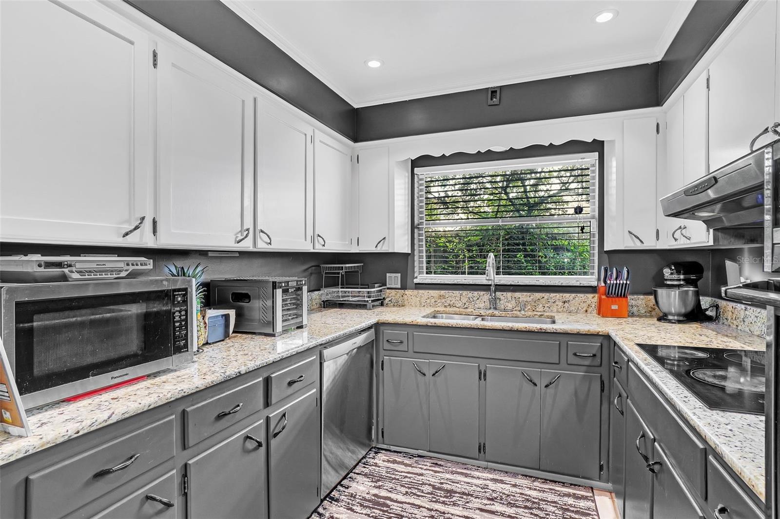 Image 14 of 28 For 5643 Satel Drive