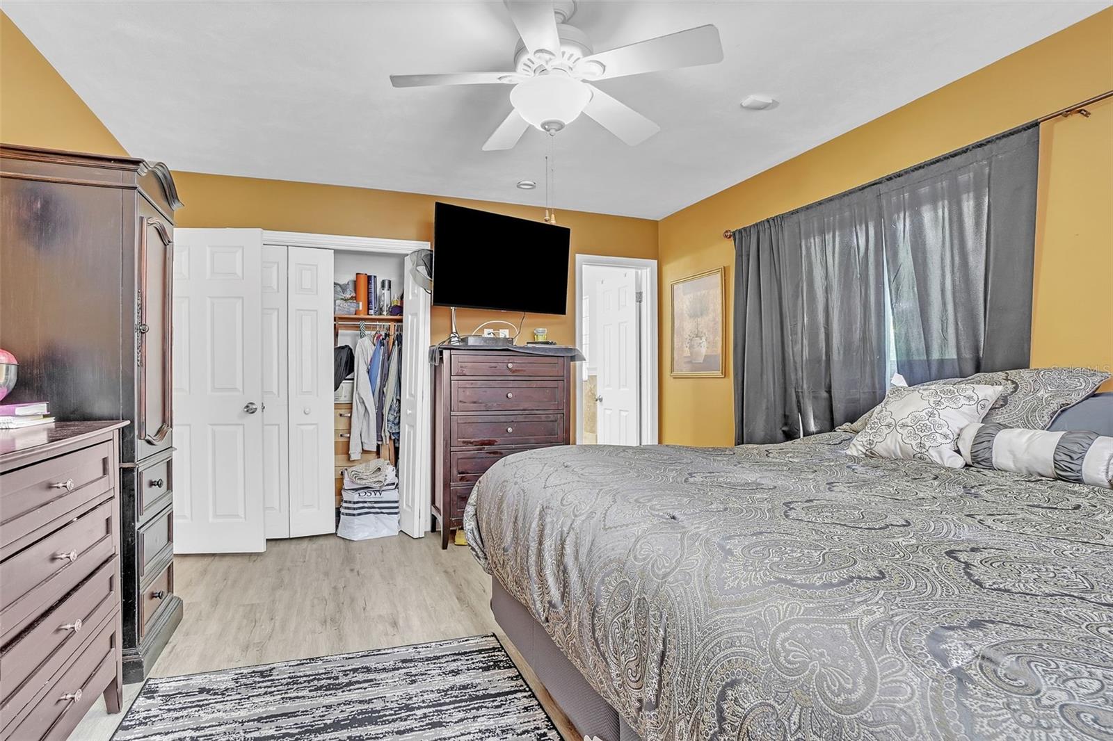 Image 21 of 28 For 5643 Satel Drive