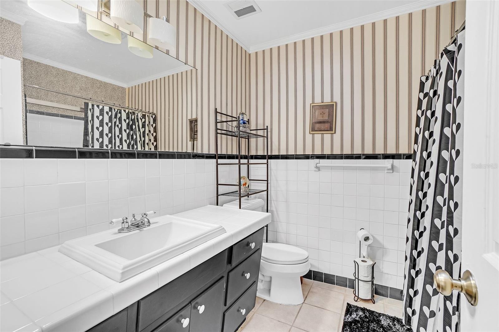 Image 25 of 28 For 5643 Satel Drive