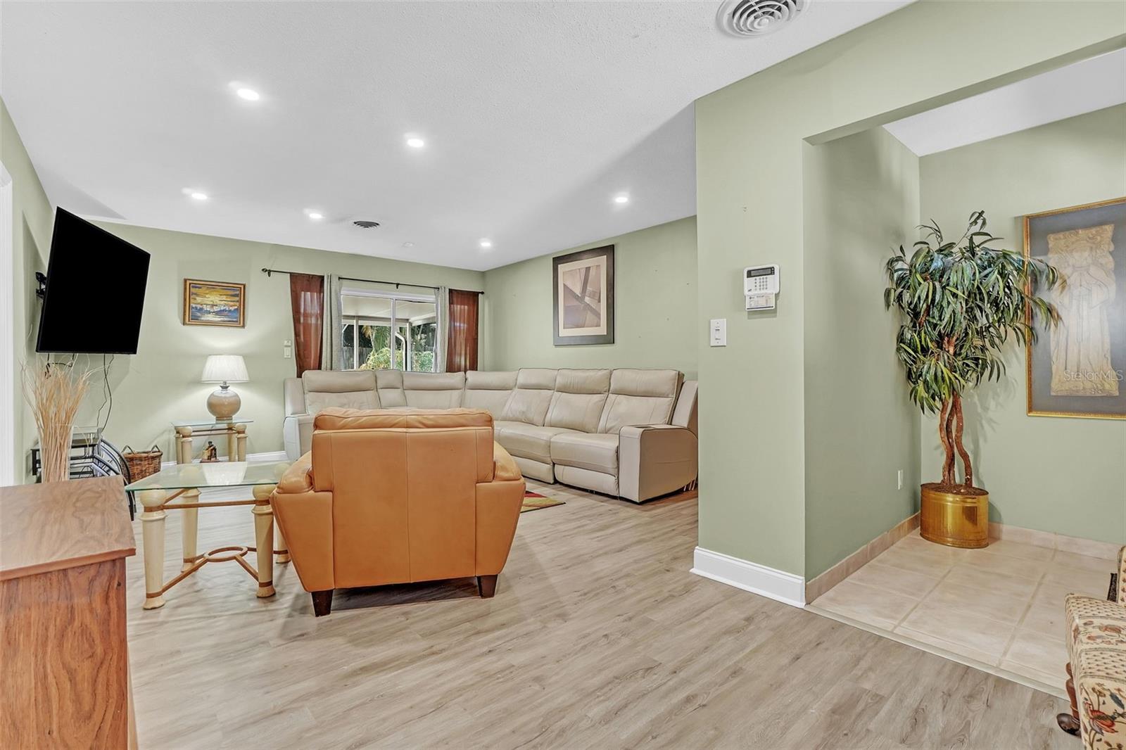 Image 7 of 28 For 5643 Satel Drive