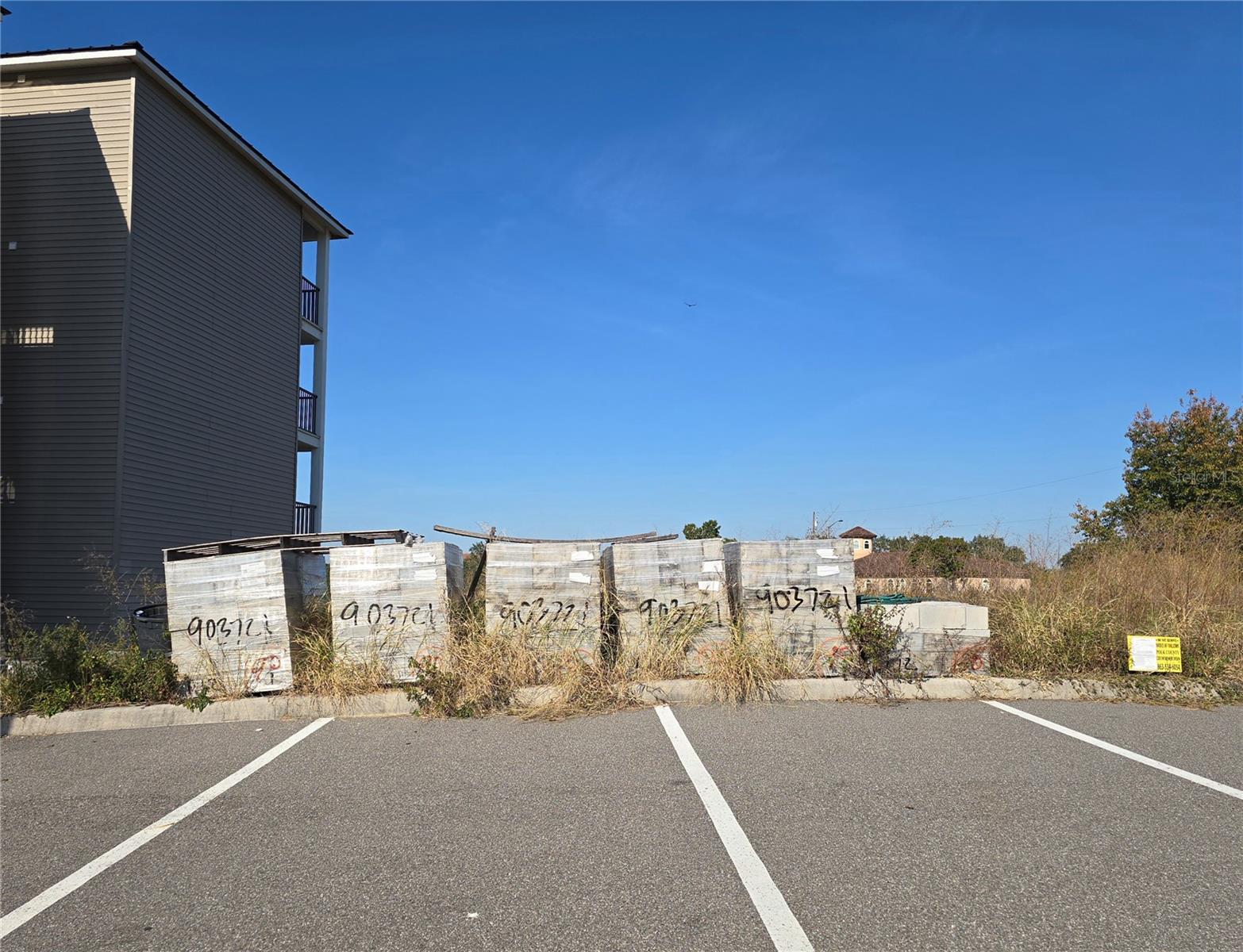 Image 3 of 9 For 811 Retreat Boulevard 201