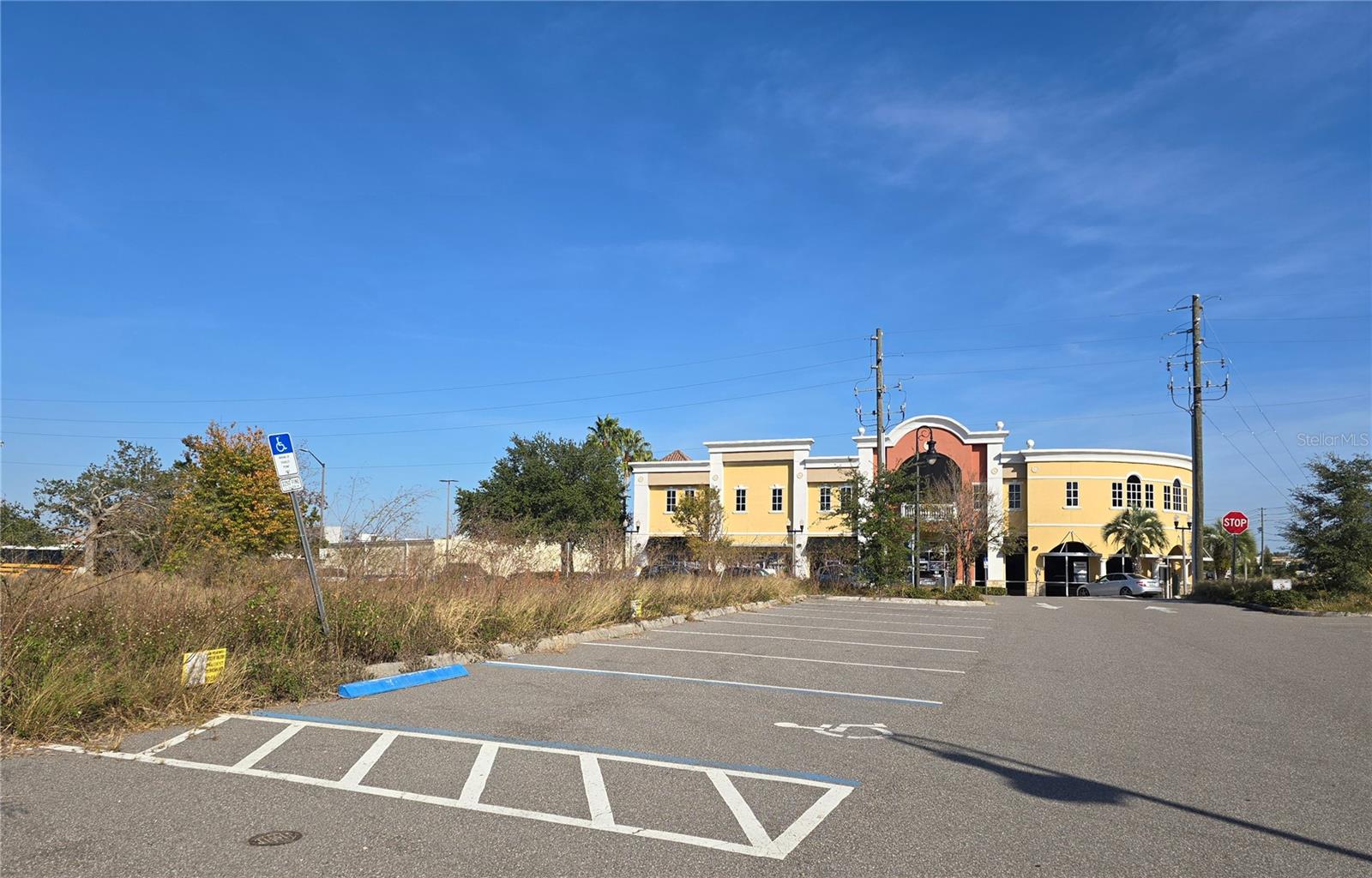 Image 7 of 9 For 811 Retreat Boulevard 201