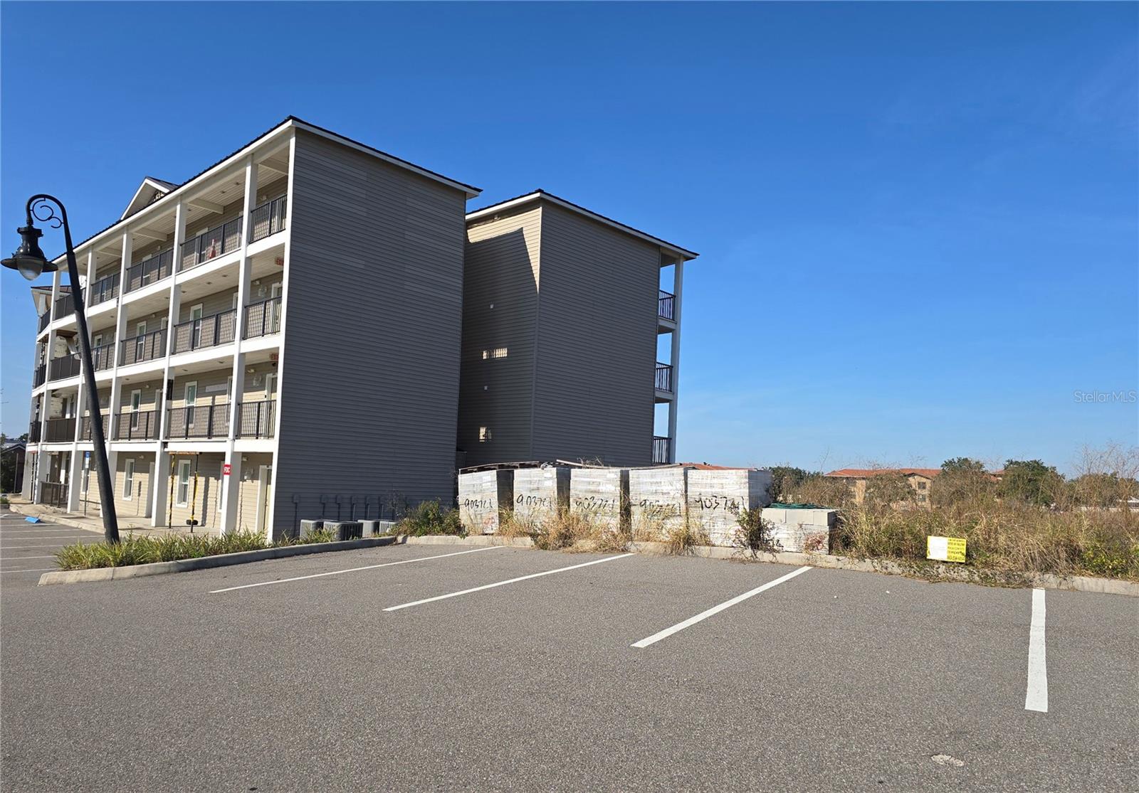 Image 9 of 11 For 821 Retreat Boulevard 102