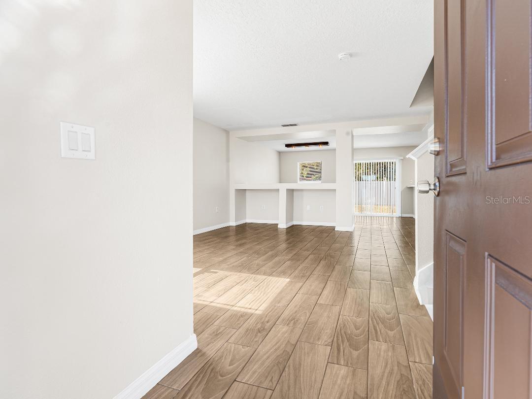 Image 3 of 26 For 411 Manitoba Drive