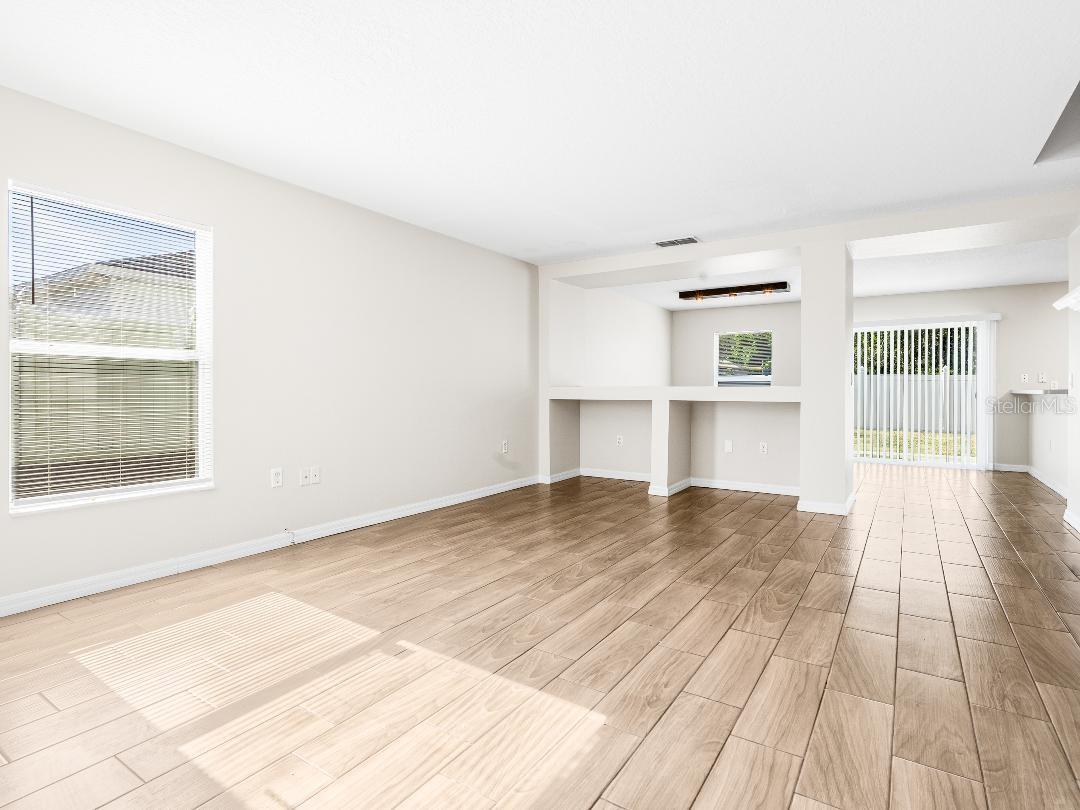 Image 4 of 26 For 411 Manitoba Drive