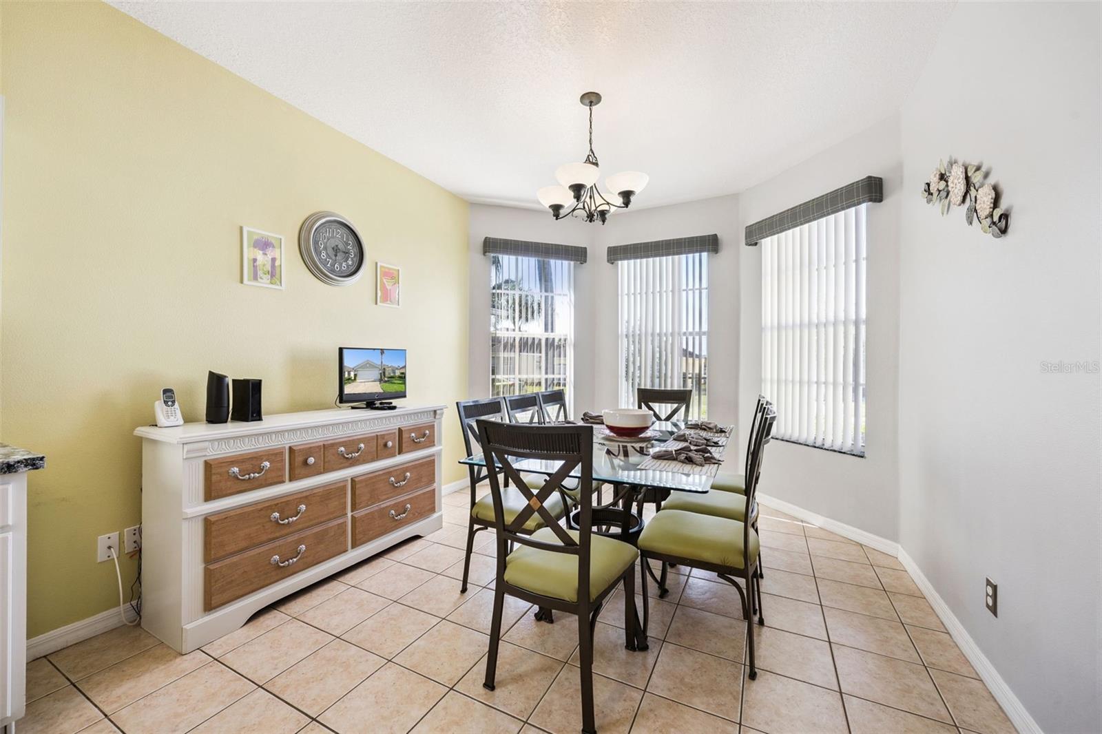 Image 11 of 39 For 142 Plumoso Loop