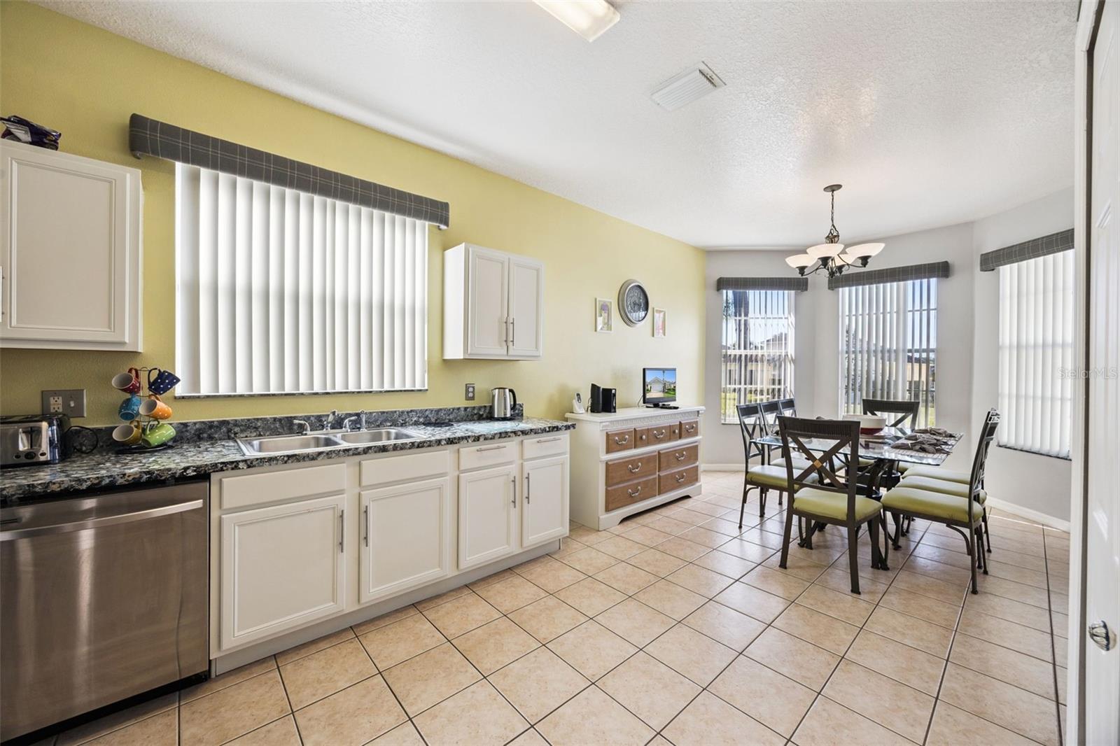 Image 13 of 39 For 142 Plumoso Loop