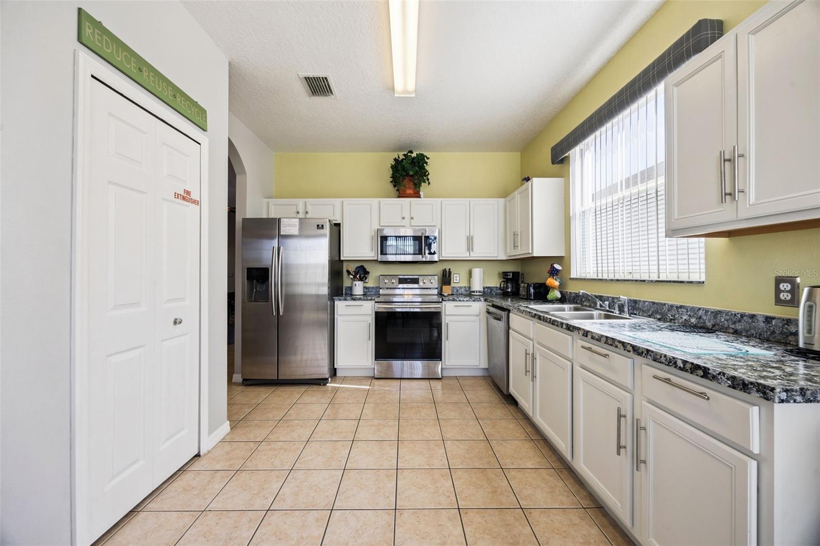 Image 14 of 39 For 142 Plumoso Loop