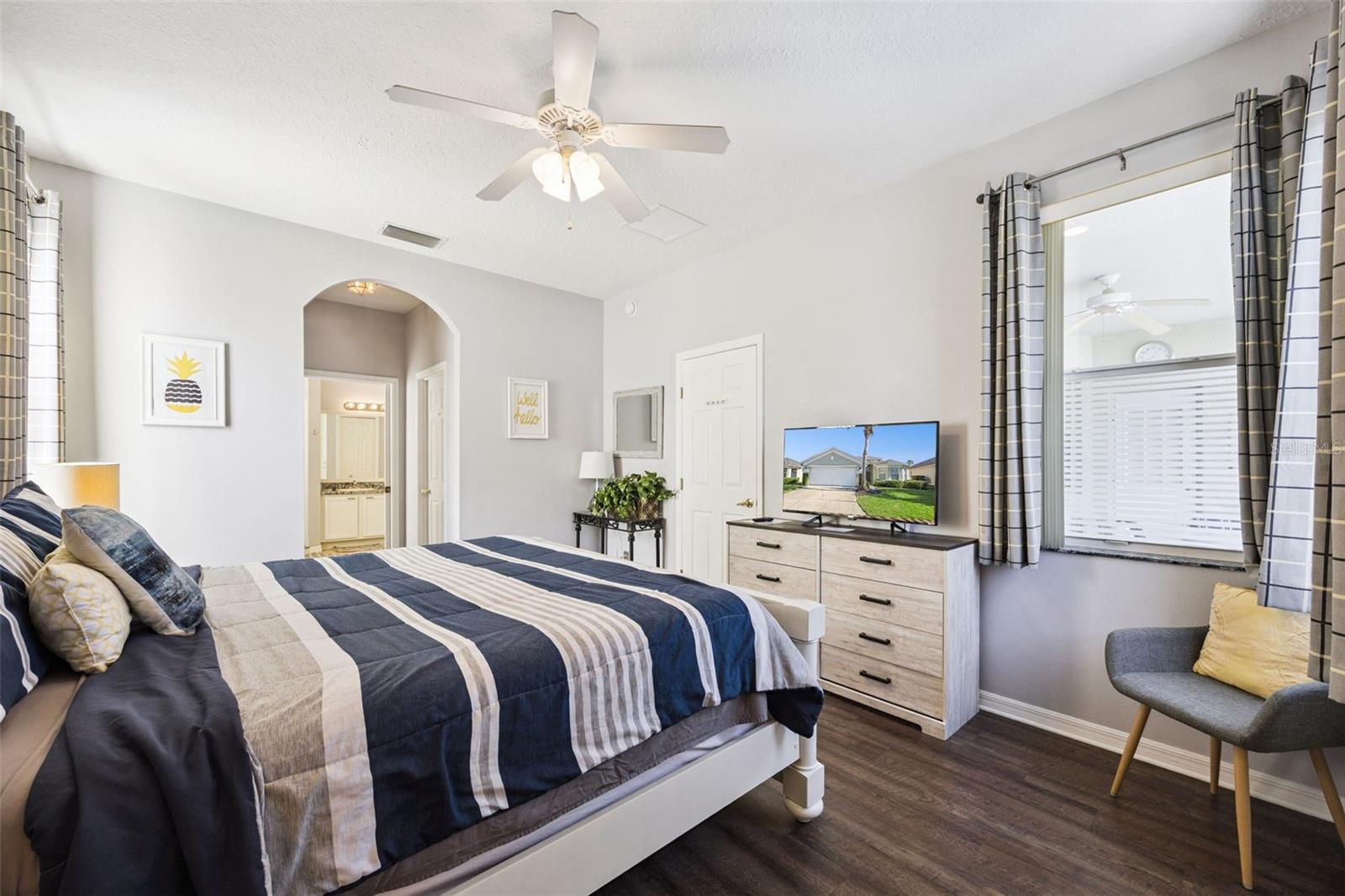 Image 16 of 39 For 142 Plumoso Loop