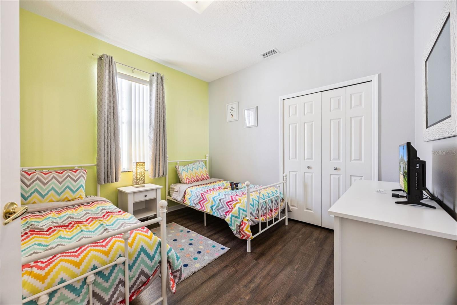 Image 18 of 39 For 142 Plumoso Loop