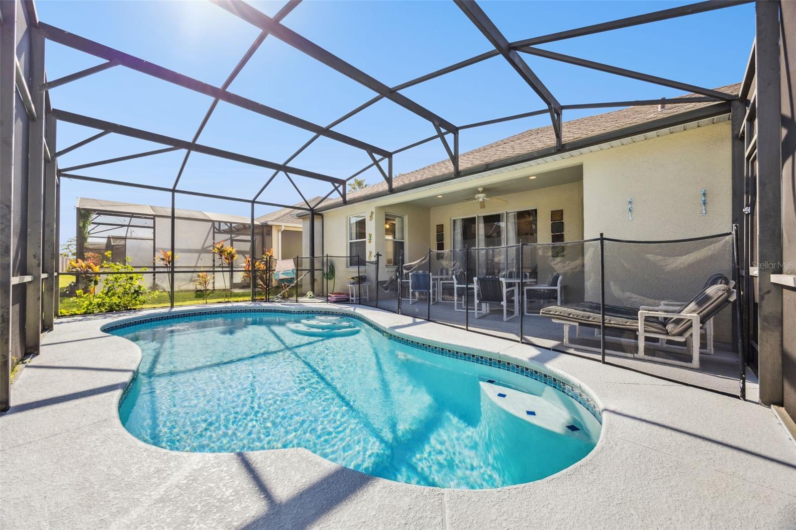 Image 26 of 39 For 142 Plumoso Loop