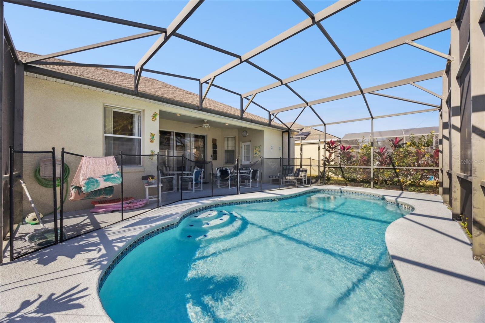 Image 27 of 39 For 142 Plumoso Loop